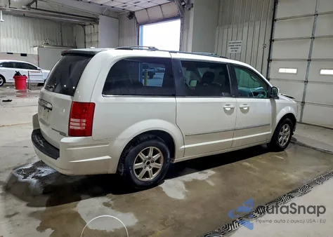 2009 Chrysler Town & Country Touring z USA, uszkodzony, nr VIN 2A8HR54189R611513